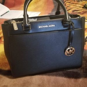 mk black purse